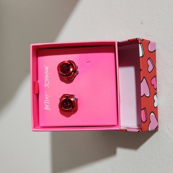 Betsy Johnson Rose Earrings New - Picture 1 of 8